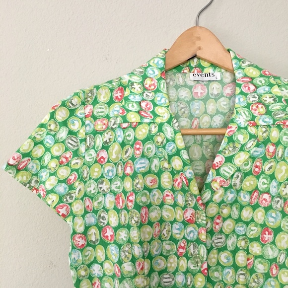 Abstract Dots - Collared Button Down Crop Shirt - Picture 3 of 4